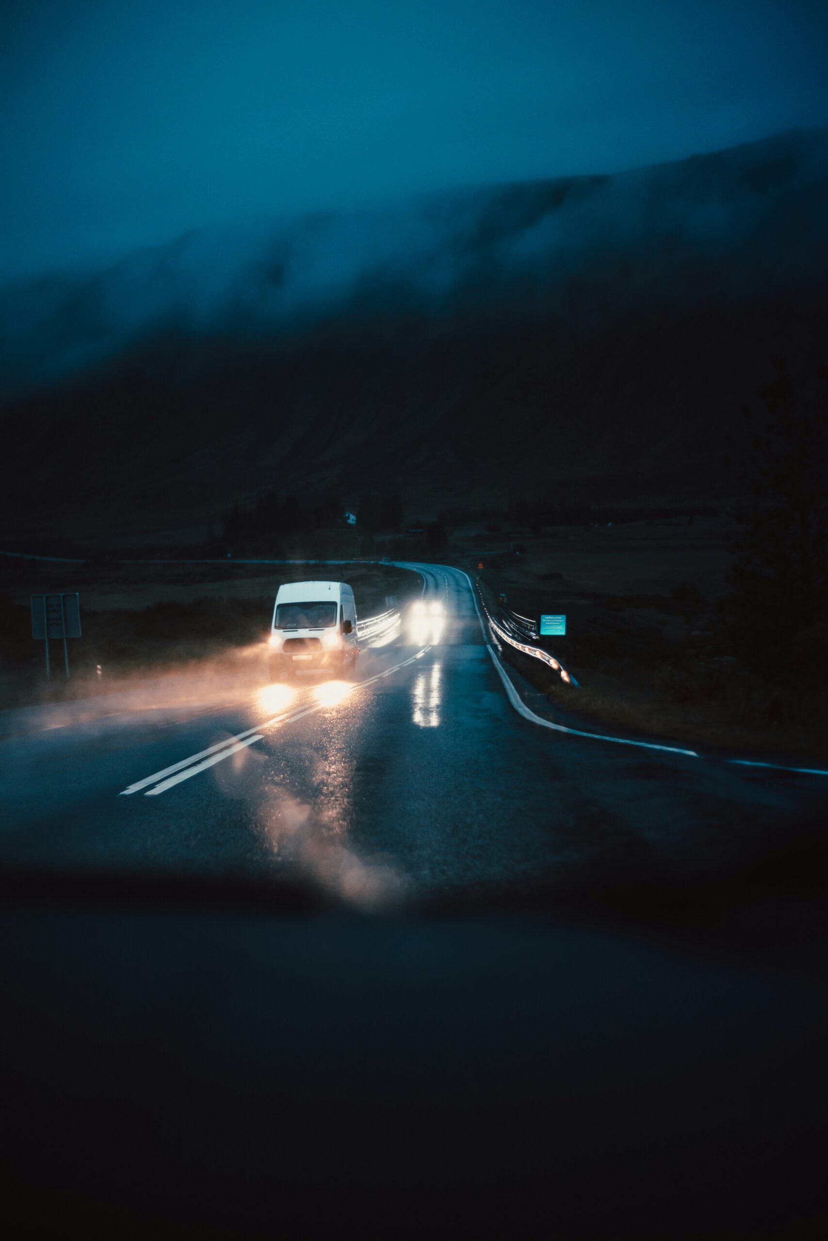 🌨️ Driving in rain or snow can be challenging due to glare from wet roads and streetlights, but automotive window film can help reduce glare by minimizing reflections and improving visibility.